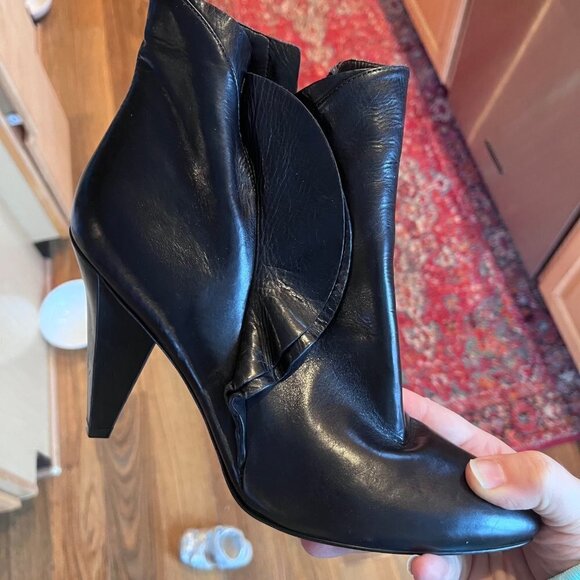 Mark by Marc Jacobs Black Leather ruffle Heeled Bootie- Size 40 (US 9) - Picture 8 of 9